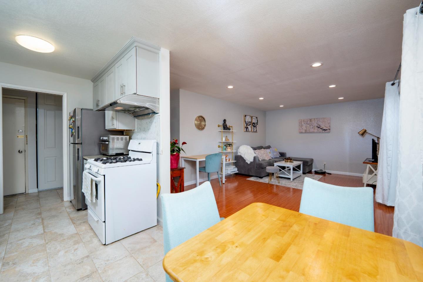 Detail Gallery Image 5 of 24 For 2755 Country Dr #140,  Fremont,  CA 94536 - 2 Beds | 1/1 Baths