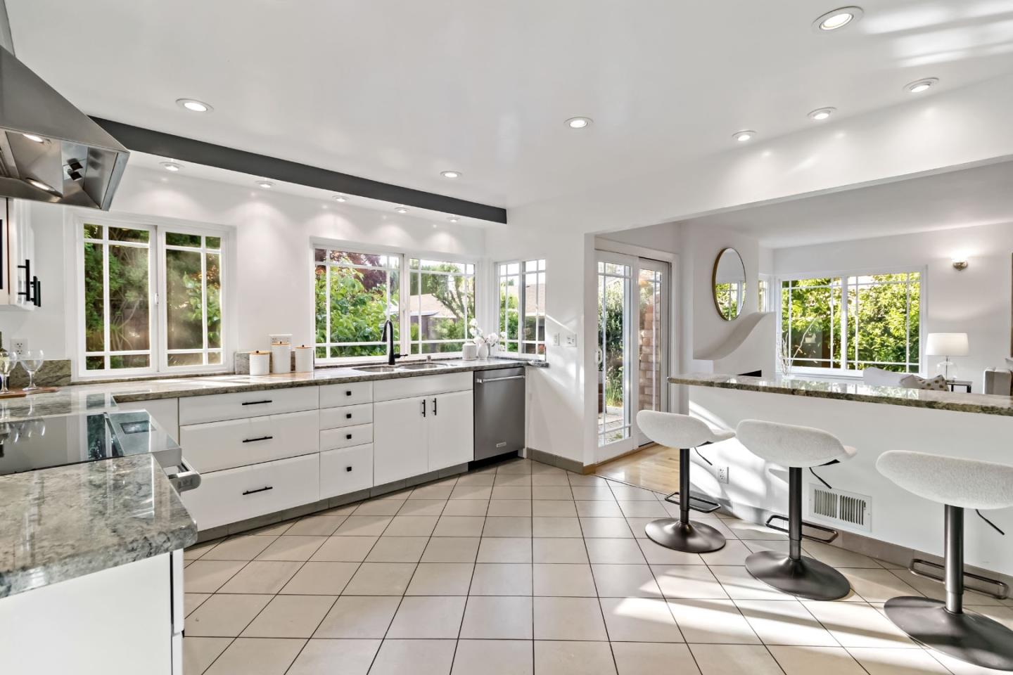 Detail Gallery Image 13 of 46 For 1830 Idyllwild Ave, Redwood City,  CA 94061 - 4 Beds | 2/1 Baths