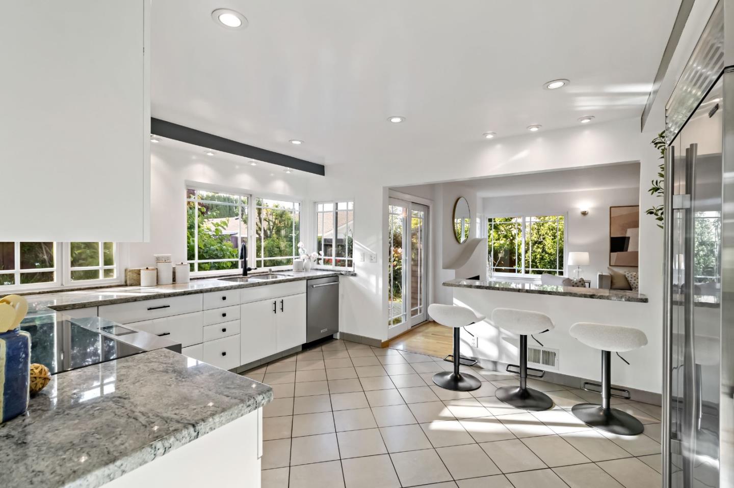 Detail Gallery Image 15 of 46 For 1830 Idyllwild Ave, Redwood City,  CA 94061 - 4 Beds | 2/1 Baths