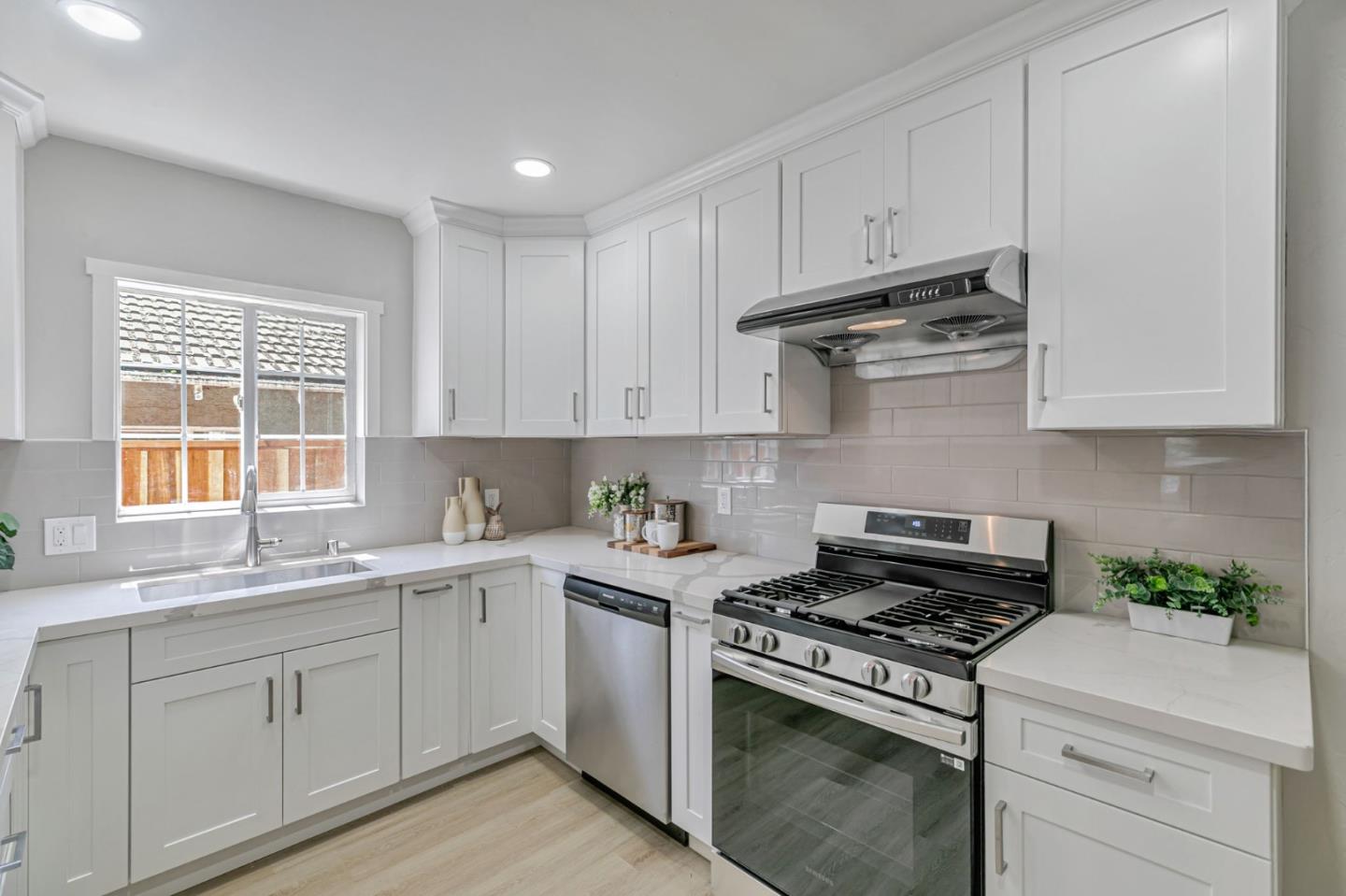 Detail Gallery Image 10 of 44 For 197 S 24th St, San Jose,  CA 95116 - 3 Beds | 1 Baths