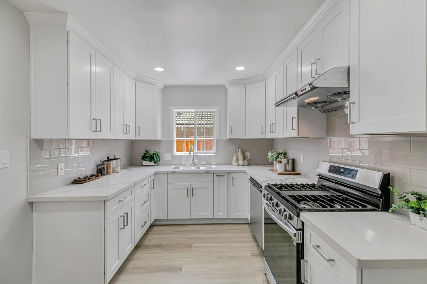 Detail Gallery Image 9 of 44 For 197 S 24th St, San Jose,  CA 95116 - 3 Beds | 1 Baths