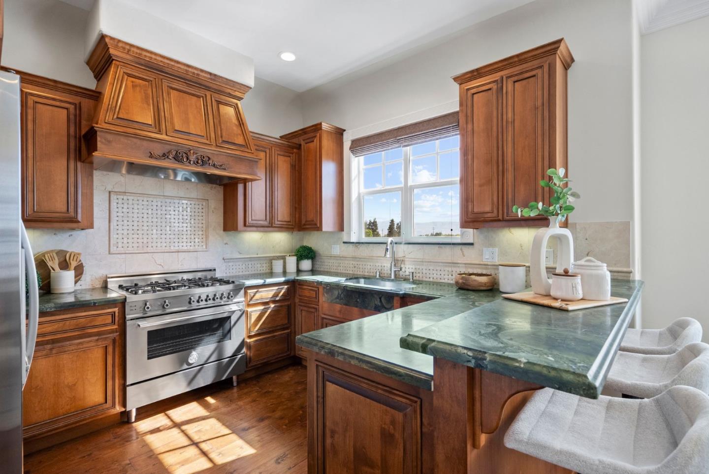 Detail Gallery Image 15 of 58 For 780 Nirasa Ln, San Jose,  CA 95125 - 4 Beds | 3/1 Baths