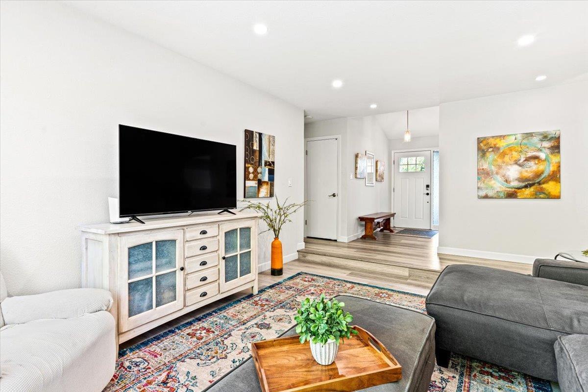 Detail Gallery Image 12 of 23 For 5856 Erskine Ct, San Jose,  CA 95123 - 4 Beds | 2 Baths