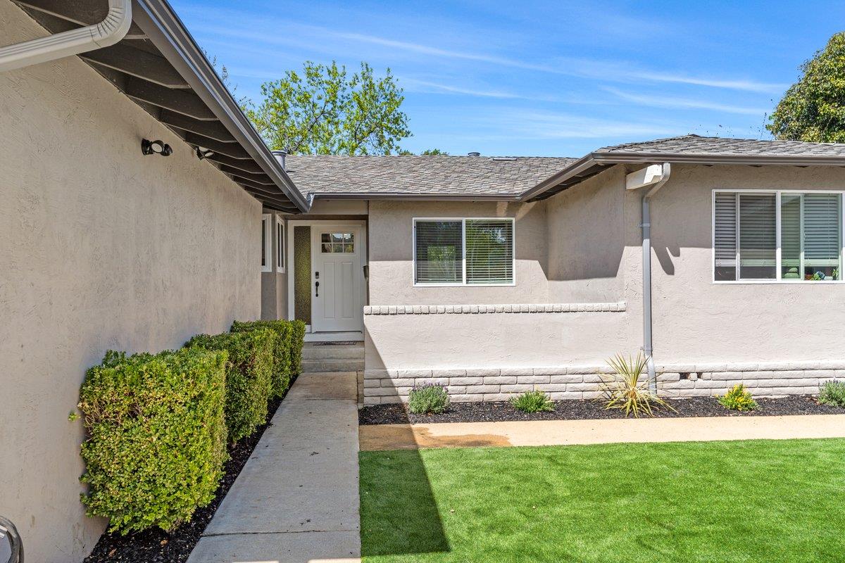Detail Gallery Image 2 of 23 For 5856 Erskine Ct, San Jose,  CA 95123 - 4 Beds | 2 Baths