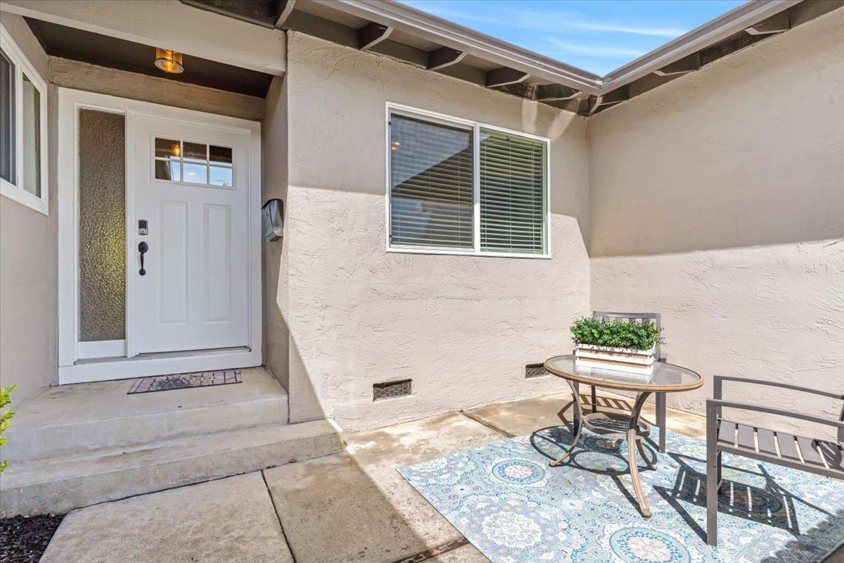 Detail Gallery Image 3 of 23 For 5856 Erskine Ct, San Jose,  CA 95123 - 4 Beds | 2 Baths