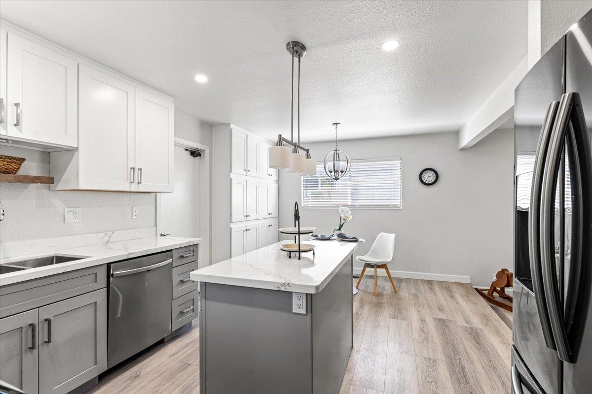 Detail Gallery Image 4 of 23 For 5856 Erskine Ct, San Jose,  CA 95123 - 4 Beds | 2 Baths