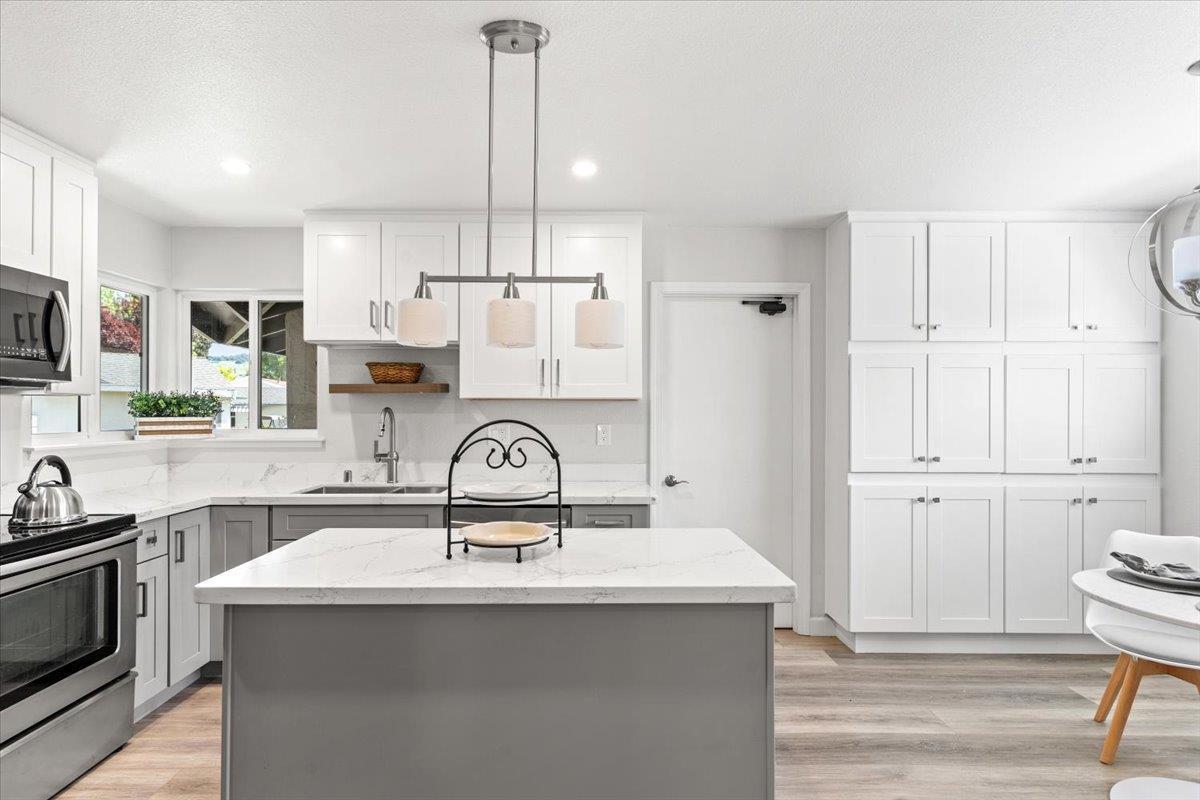 Detail Gallery Image 8 of 23 For 5856 Erskine Ct, San Jose,  CA 95123 - 4 Beds | 2 Baths