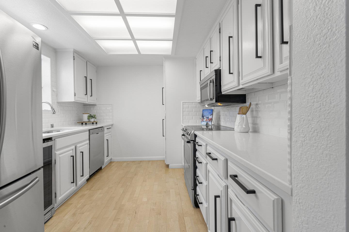 Detail Gallery Image 12 of 32 For 873 Boardwalk Pl, Redwood Shores,  CA 94065 - 2 Beds | 2/1 Baths