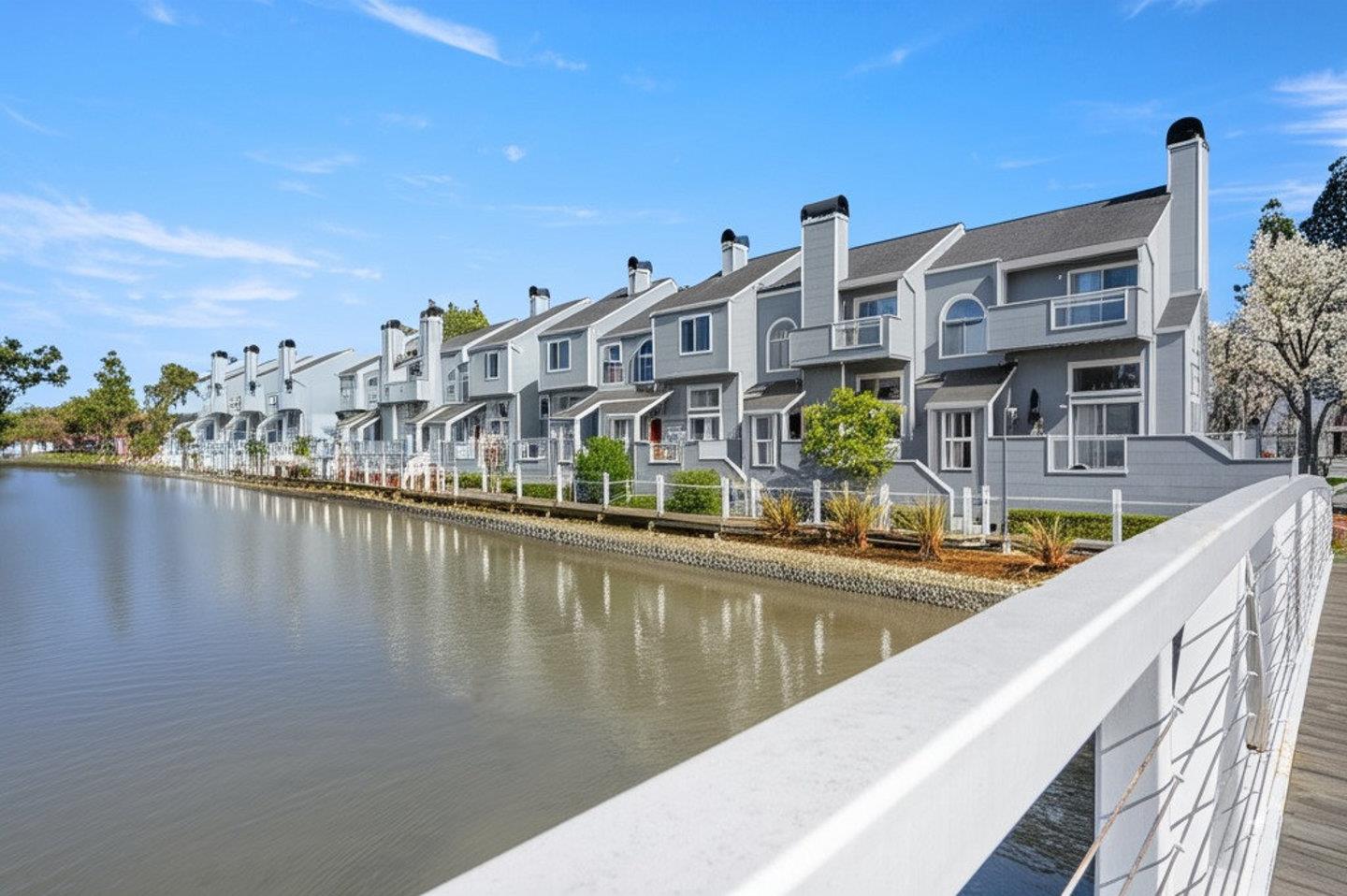 Detail Gallery Image 13 of 32 For 873 Boardwalk Pl, Redwood Shores,  CA 94065 - 2 Beds | 2/1 Baths