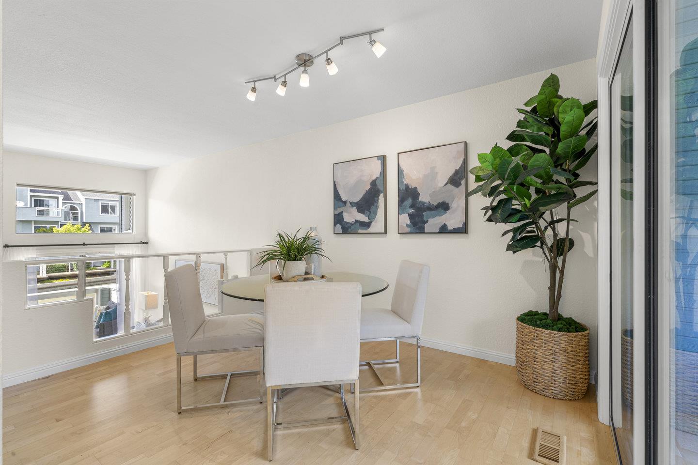 Detail Gallery Image 9 of 32 For 873 Boardwalk Pl, Redwood Shores,  CA 94065 - 2 Beds | 2/1 Baths
