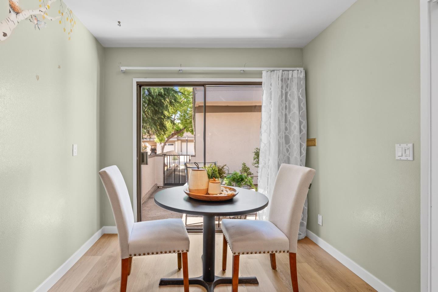 Detail Gallery Image 10 of 40 For 6139 Montgomery Pl, San Jose,  CA 95135 - 2 Beds | 2 Baths