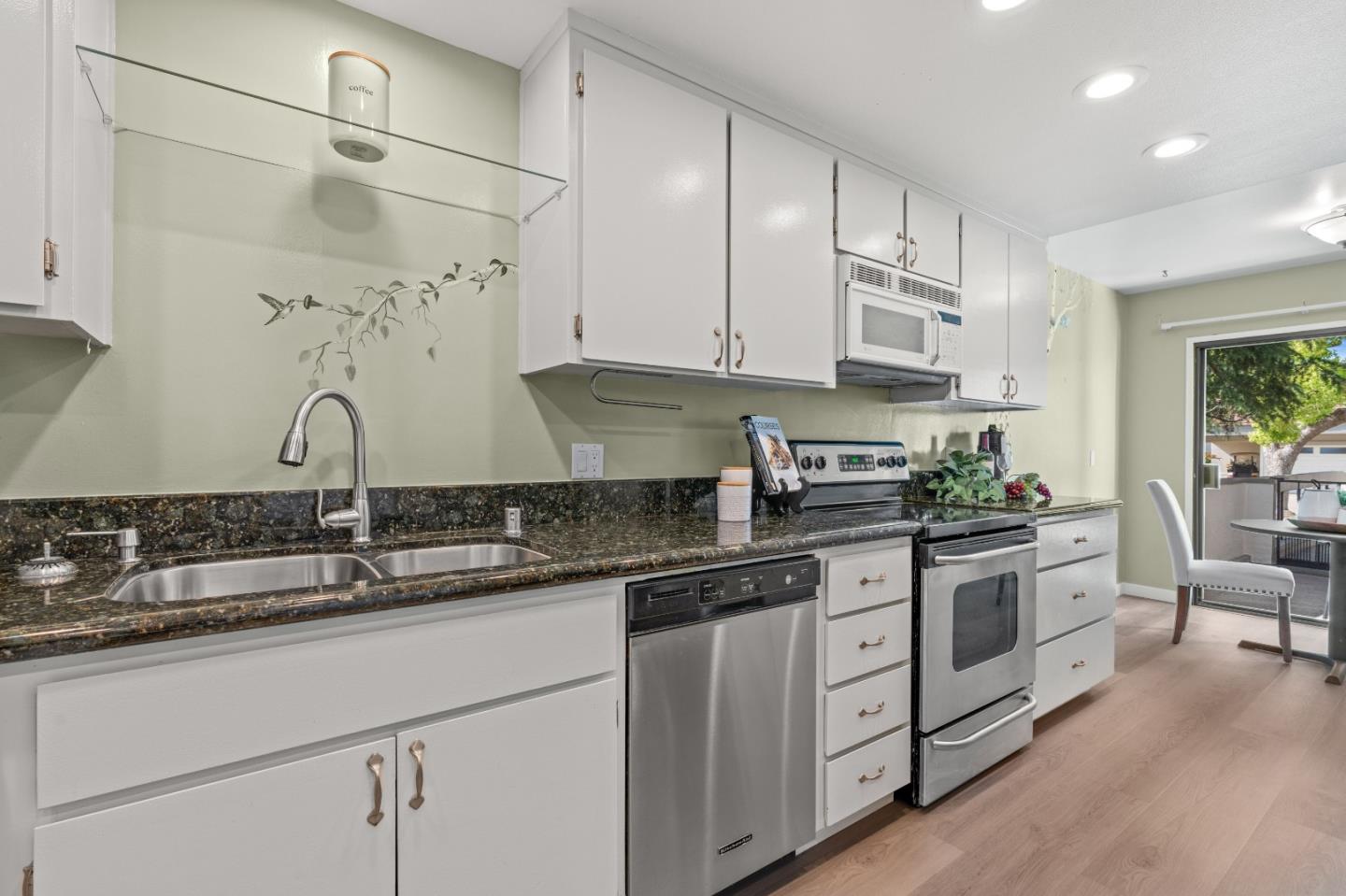 Detail Gallery Image 13 of 40 For 6139 Montgomery Pl, San Jose,  CA 95135 - 2 Beds | 2 Baths