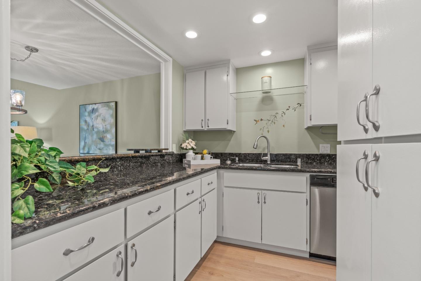 Detail Gallery Image 15 of 40 For 6139 Montgomery Pl, San Jose,  CA 95135 - 2 Beds | 2 Baths