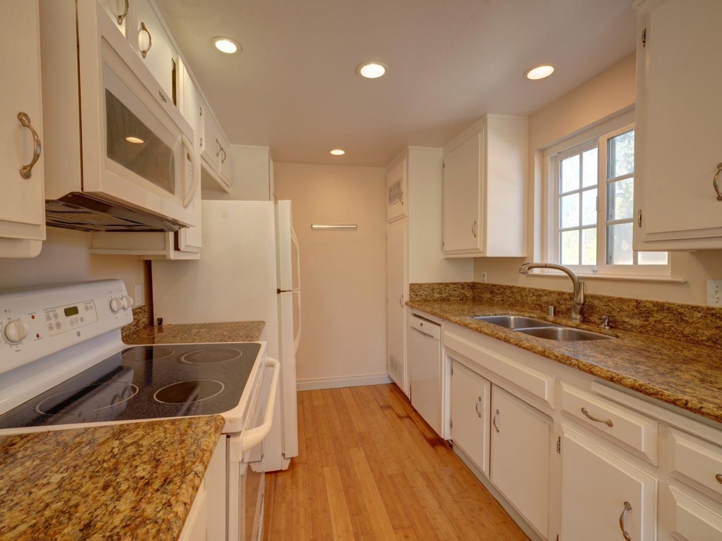 Detail Gallery Image 4 of 20 For 1750 Prefumo Canyon Rd #66,  San Luis Obispo,  CA 93405 - 2 Beds | 1/1 Baths