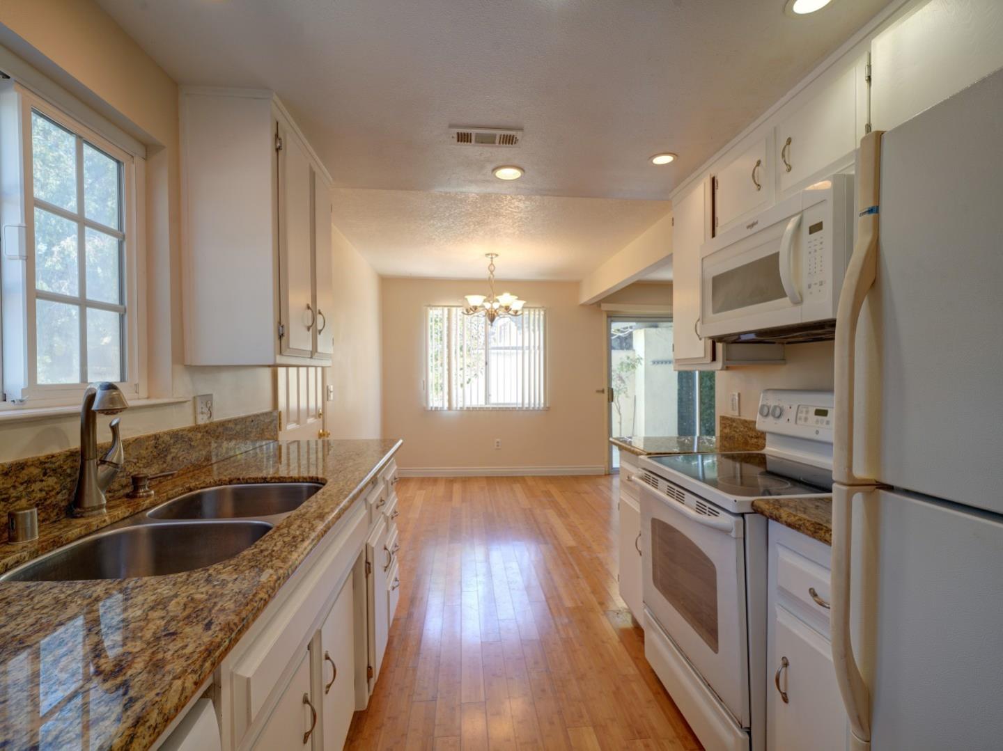 Detail Gallery Image 5 of 20 For 1750 Prefumo Canyon Rd #66,  San Luis Obispo,  CA 93405 - 2 Beds | 1/1 Baths