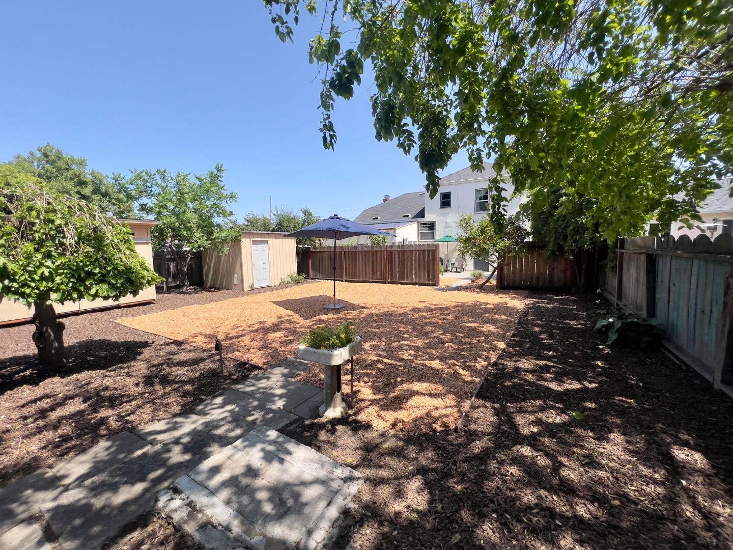 Detail Gallery Image 10 of 12 For 1065 10th Ave, Redwood City,  CA 94063 - 2 Beds | 1/1 Baths