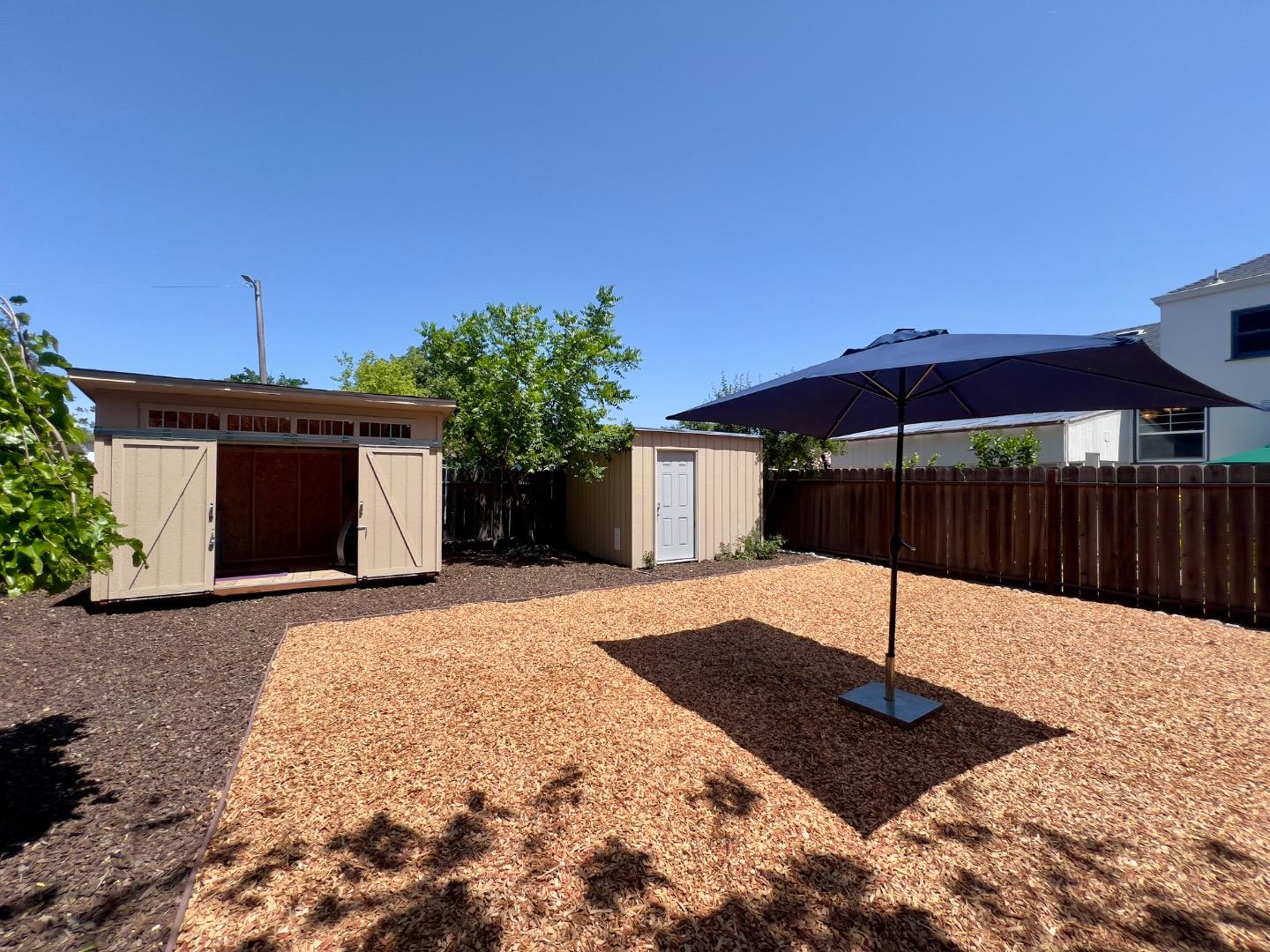 Detail Gallery Image 11 of 12 For 1065 10th Ave, Redwood City,  CA 94063 - 2 Beds | 1/1 Baths