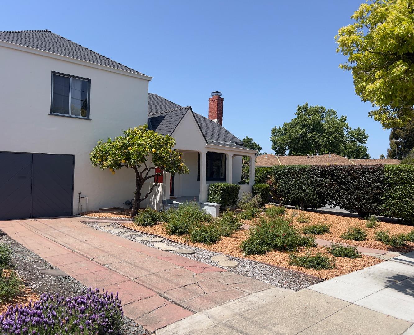 Detail Gallery Image 2 of 12 For 1065 10th Ave, Redwood City,  CA 94063 - 2 Beds | 1/1 Baths