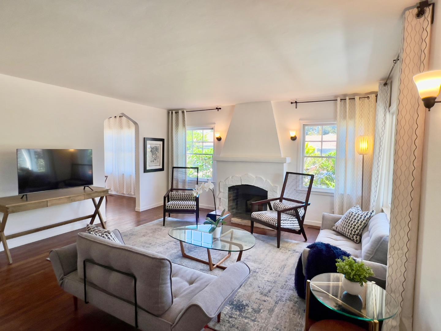 Detail Gallery Image 3 of 12 For 1065 10th Ave, Redwood City,  CA 94063 - 2 Beds | 1/1 Baths