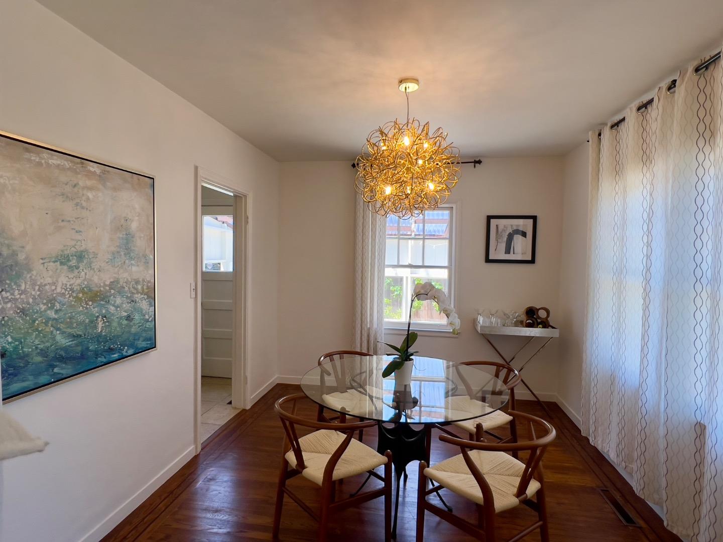 Detail Gallery Image 6 of 12 For 1065 10th Ave, Redwood City,  CA 94063 - 2 Beds | 1/1 Baths