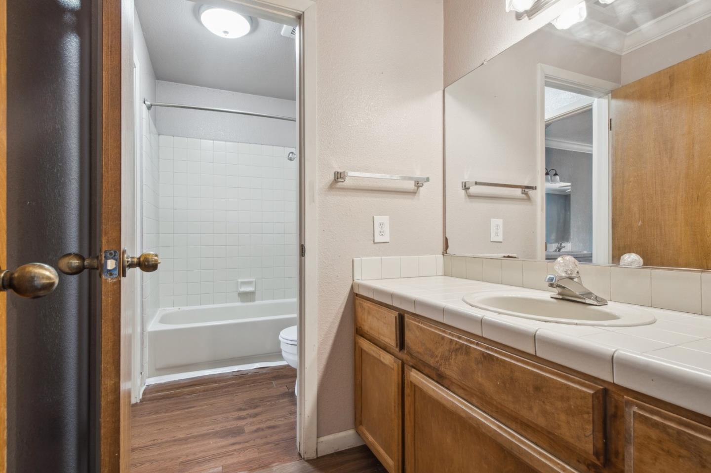 Detail Gallery Image 15 of 25 For 19216 Center St #B,  Castro Valley,  CA 94546 - 2 Beds | 1/1 Baths