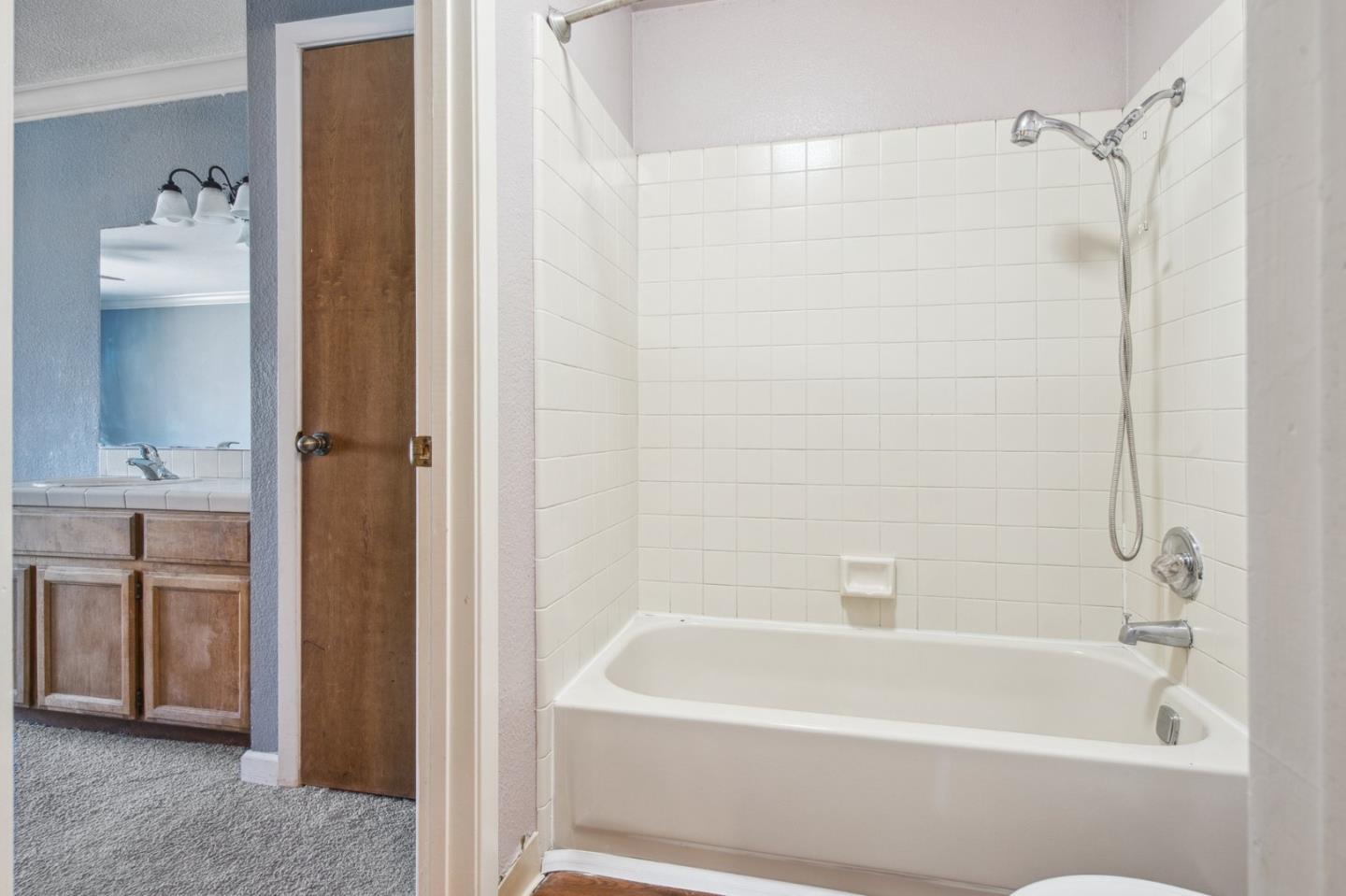 Detail Gallery Image 16 of 25 For 19216 Center St #B,  Castro Valley,  CA 94546 - 2 Beds | 1/1 Baths