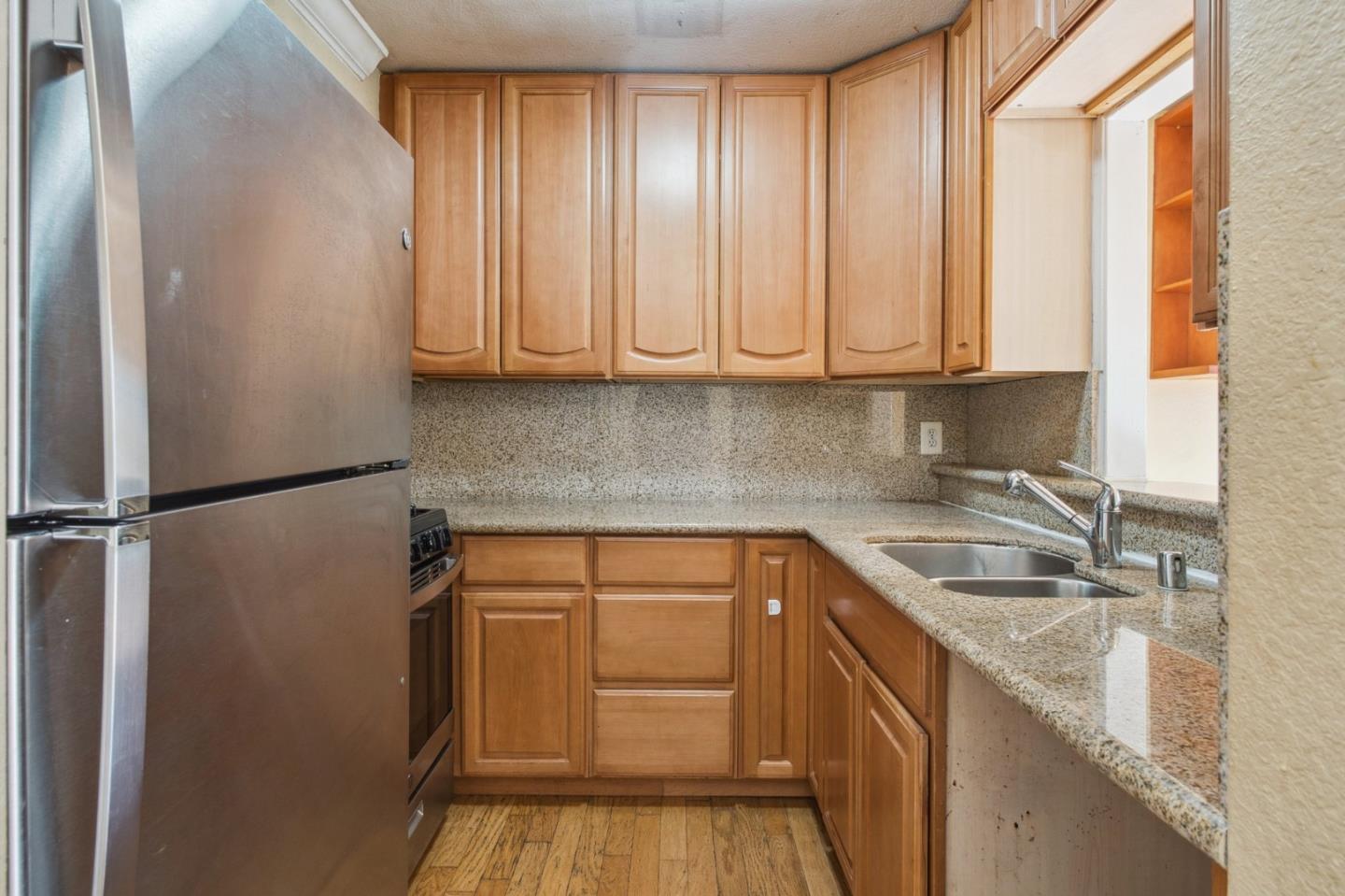 Detail Gallery Image 4 of 25 For 19216 Center St #B,  Castro Valley,  CA 94546 - 2 Beds | 1/1 Baths