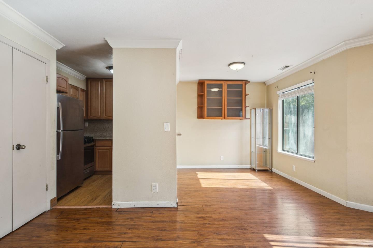 Detail Gallery Image 6 of 25 For 19216 Center St #B,  Castro Valley,  CA 94546 - 2 Beds | 1/1 Baths