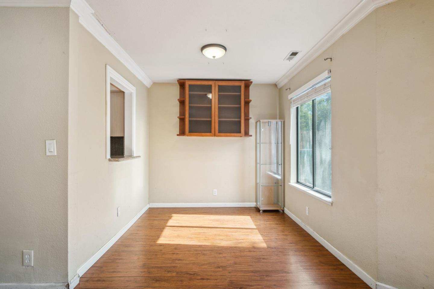 Detail Gallery Image 7 of 25 For 19216 Center St #B,  Castro Valley,  CA 94546 - 2 Beds | 1/1 Baths