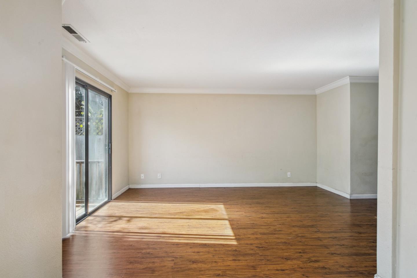 Detail Gallery Image 9 of 25 For 19216 Center St #B,  Castro Valley,  CA 94546 - 2 Beds | 1/1 Baths