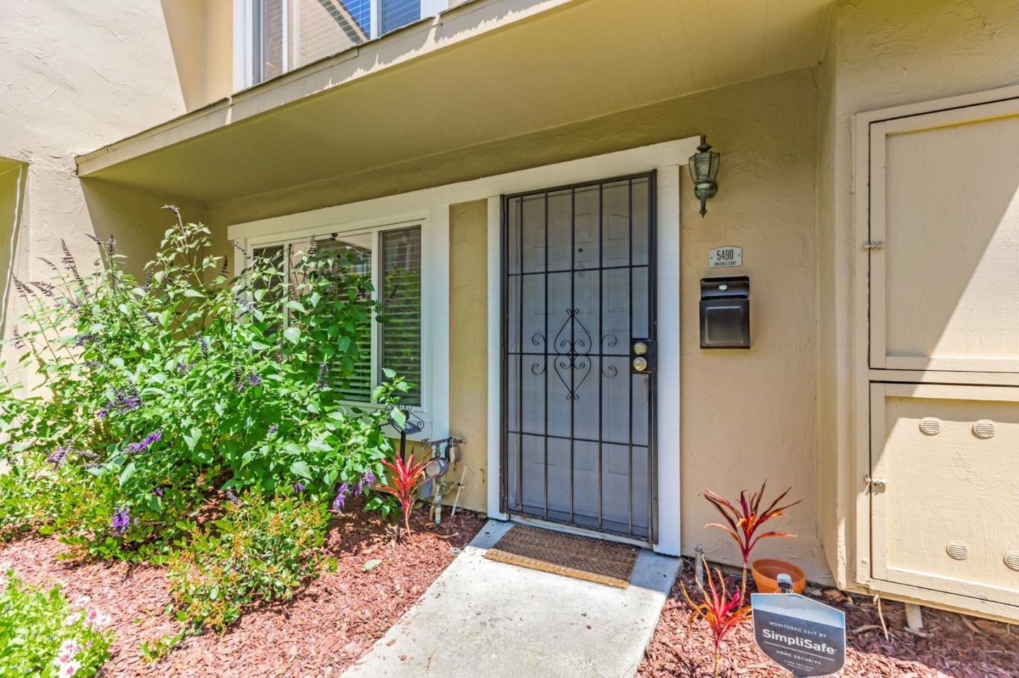 Detail Gallery Image 2 of 32 For 5490 Don Diego Ct, San Jose,  CA 95123 - 2 Beds | 1/1 Baths