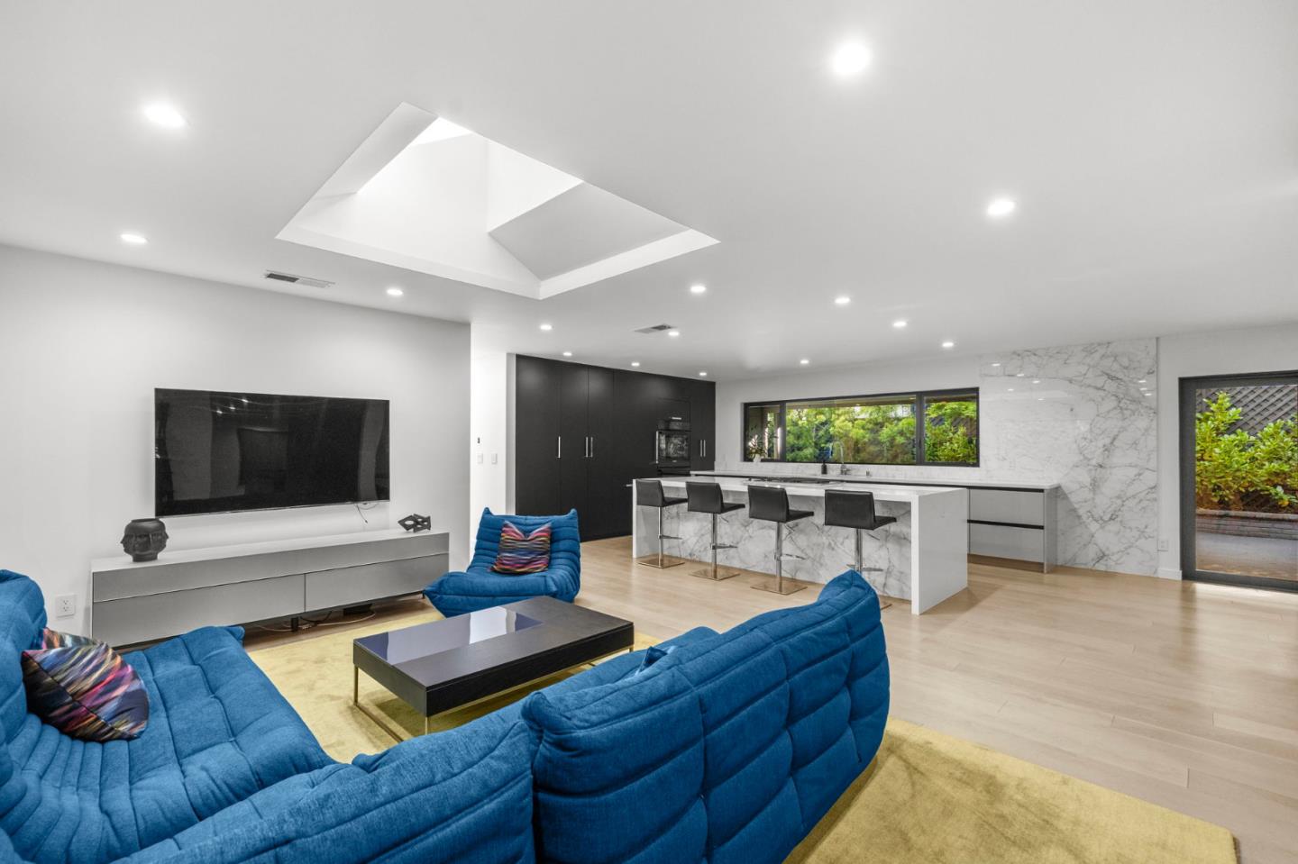 Detail Gallery Image 25 of 86 For 244 Roblar Ave, Hillsborough,  CA 94010 - 3 Beds | 3/1 Baths