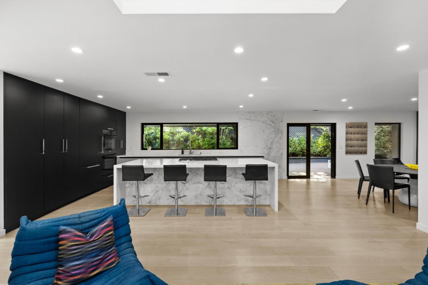 Detail Gallery Image 28 of 86 For 244 Roblar Ave, Hillsborough,  CA 94010 - 3 Beds | 3/1 Baths