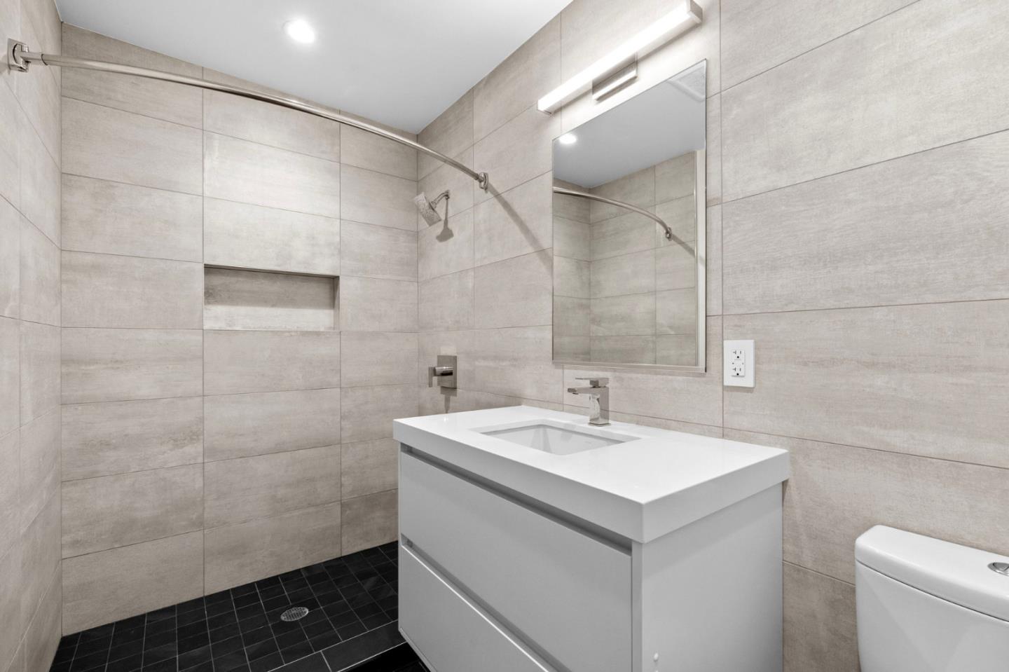 Detail Gallery Image 54 of 86 For 244 Roblar Ave, Hillsborough,  CA 94010 - 3 Beds | 3/1 Baths