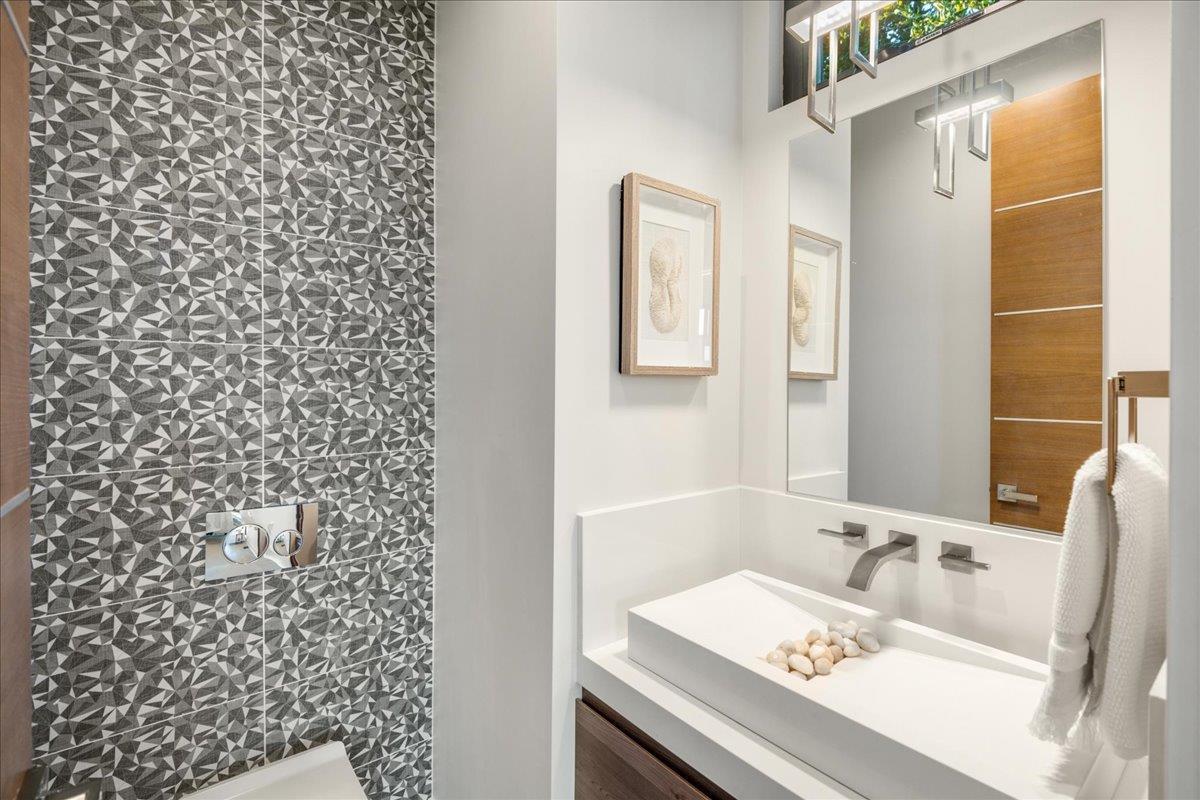 Detail Gallery Image 12 of 50 For 1627 Shirley Ave, Los Altos,  CA 94024 - 5 Beds | 4/1 Baths