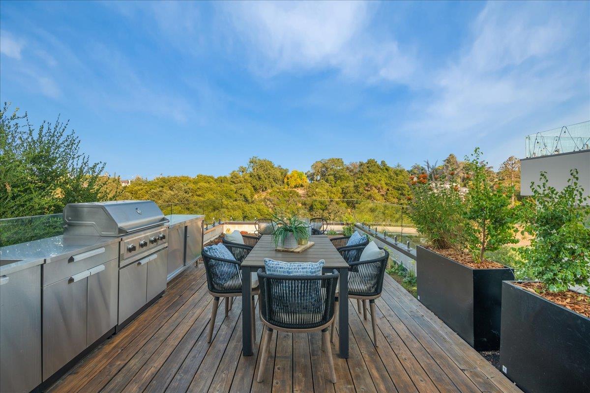 Detail Gallery Image 15 of 50 For 1627 Shirley Ave, Los Altos,  CA 94024 - 5 Beds | 4/1 Baths