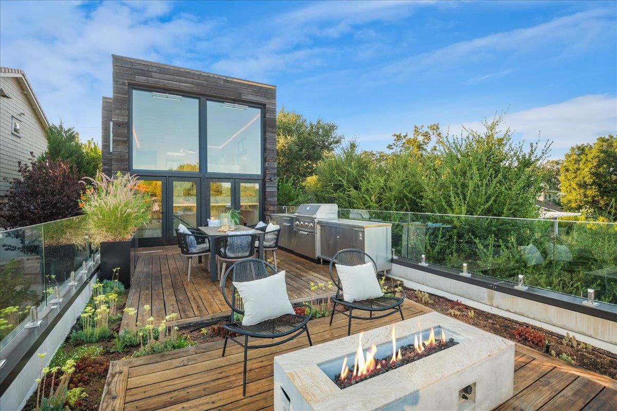Detail Gallery Image 16 of 50 For 1627 Shirley Ave, Los Altos,  CA 94024 - 5 Beds | 4/1 Baths