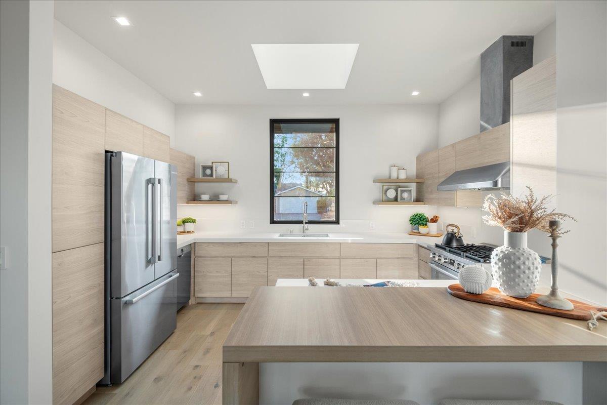 Detail Gallery Image 2 of 50 For 1627 Shirley Ave, Los Altos,  CA 94024 - 5 Beds | 4/1 Baths