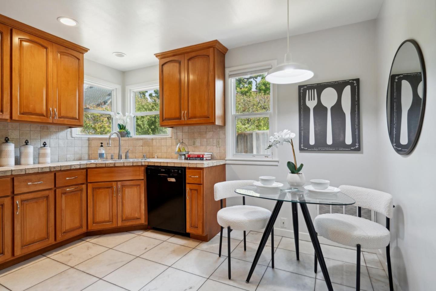 Detail Gallery Image 15 of 34 For 1230 Crane St, Menlo Park,  CA 94025 - 3 Beds | 2 Baths