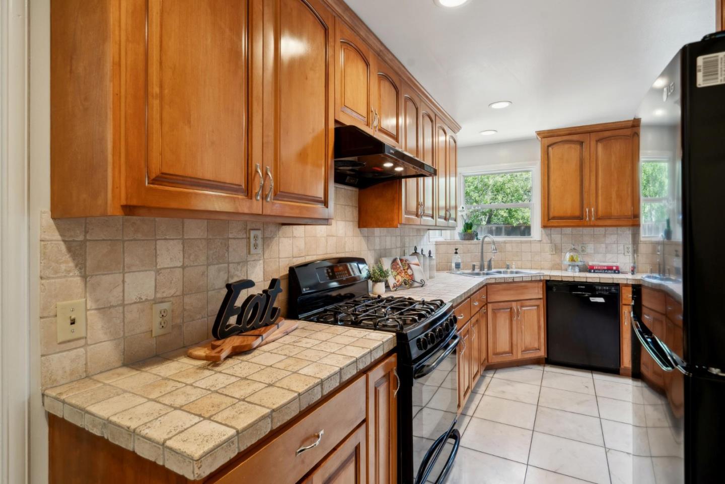 Detail Gallery Image 19 of 34 For 1230 Crane St, Menlo Park,  CA 94025 - 3 Beds | 2 Baths