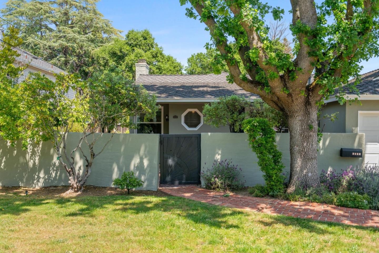 Detail Gallery Image 2 of 34 For 1230 Crane St, Menlo Park,  CA 94025 - 3 Beds | 2 Baths