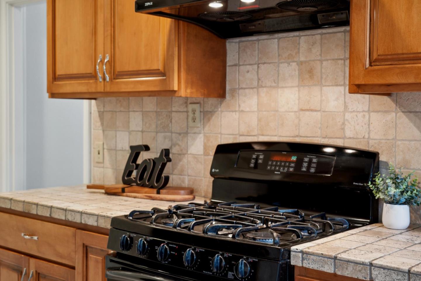 Detail Gallery Image 20 of 34 For 1230 Crane St, Menlo Park,  CA 94025 - 3 Beds | 2 Baths