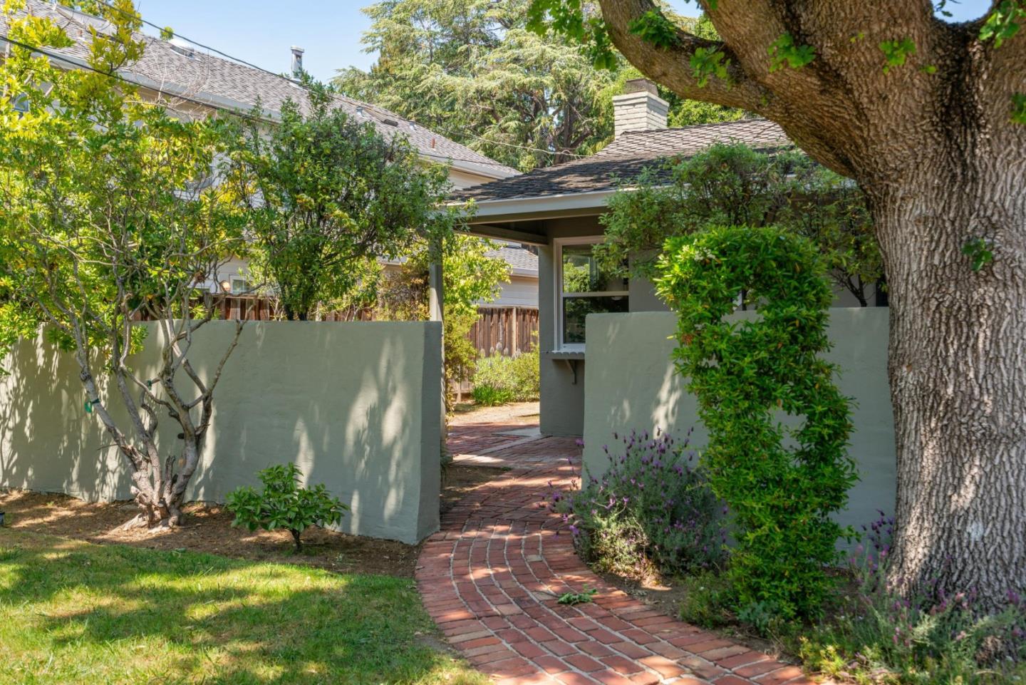 Detail Gallery Image 3 of 34 For 1230 Crane St, Menlo Park,  CA 94025 - 3 Beds | 2 Baths