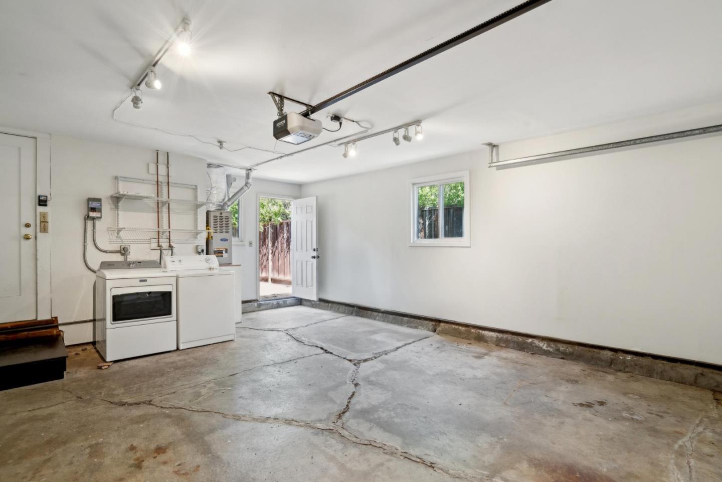 Detail Gallery Image 31 of 34 For 1230 Crane St, Menlo Park,  CA 94025 - 3 Beds | 2 Baths