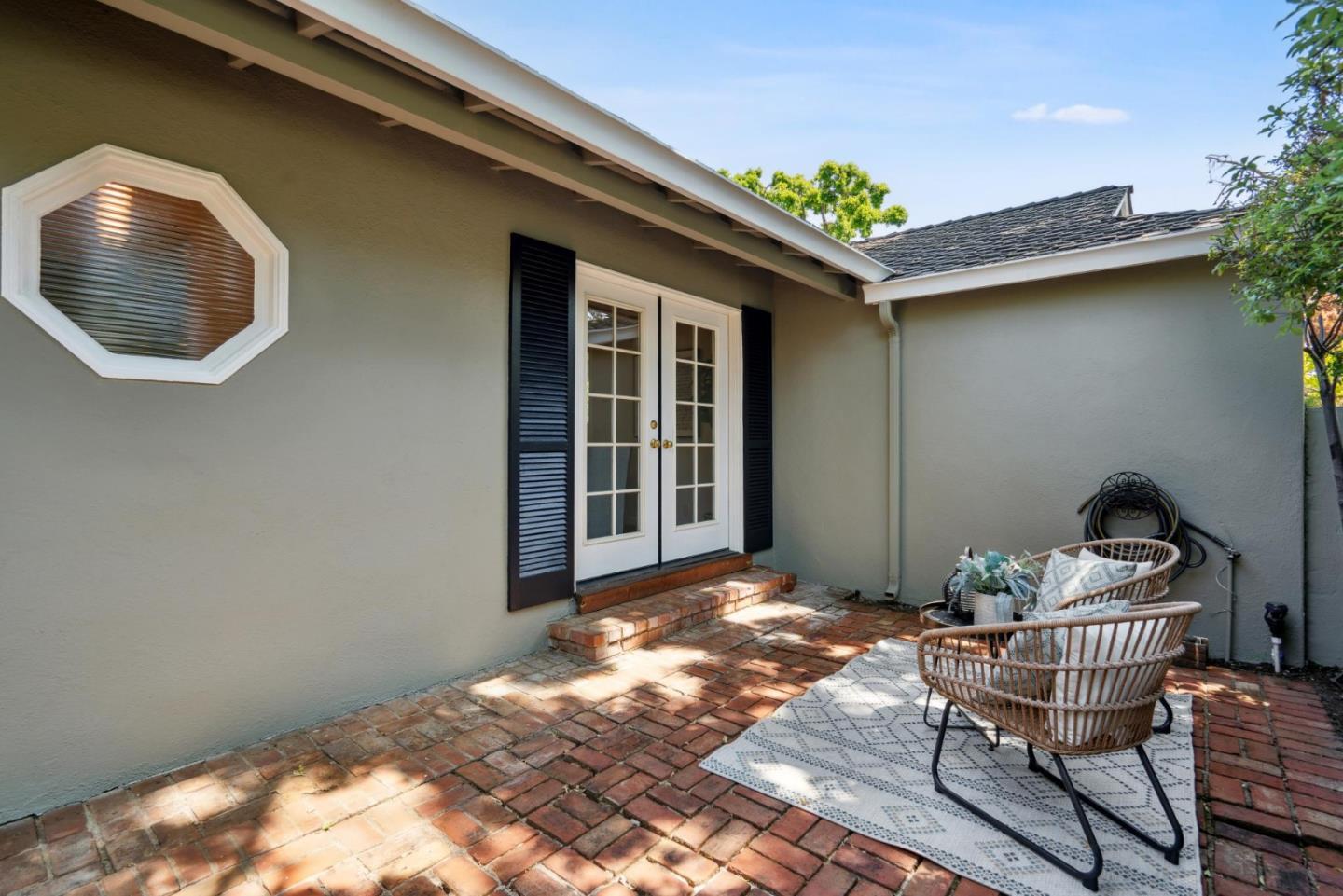 Detail Gallery Image 4 of 34 For 1230 Crane St, Menlo Park,  CA 94025 - 3 Beds | 2 Baths