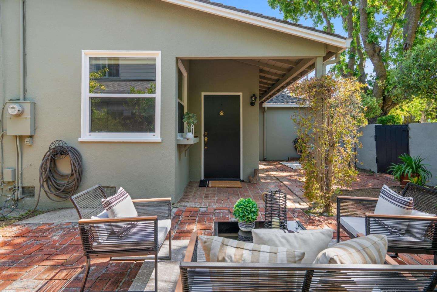 Detail Gallery Image 6 of 34 For 1230 Crane St, Menlo Park,  CA 94025 - 3 Beds | 2 Baths