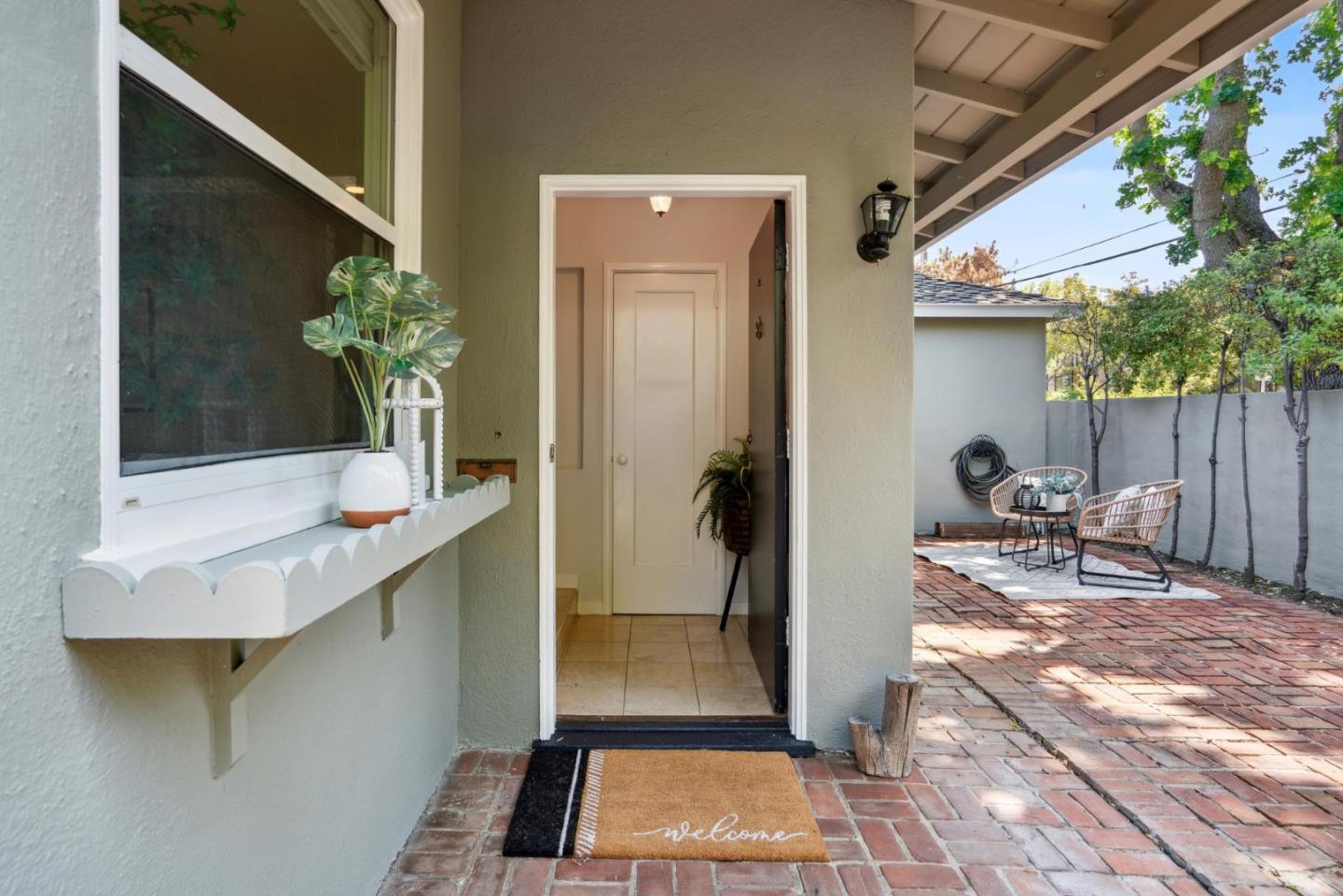Detail Gallery Image 7 of 34 For 1230 Crane St, Menlo Park,  CA 94025 - 3 Beds | 2 Baths