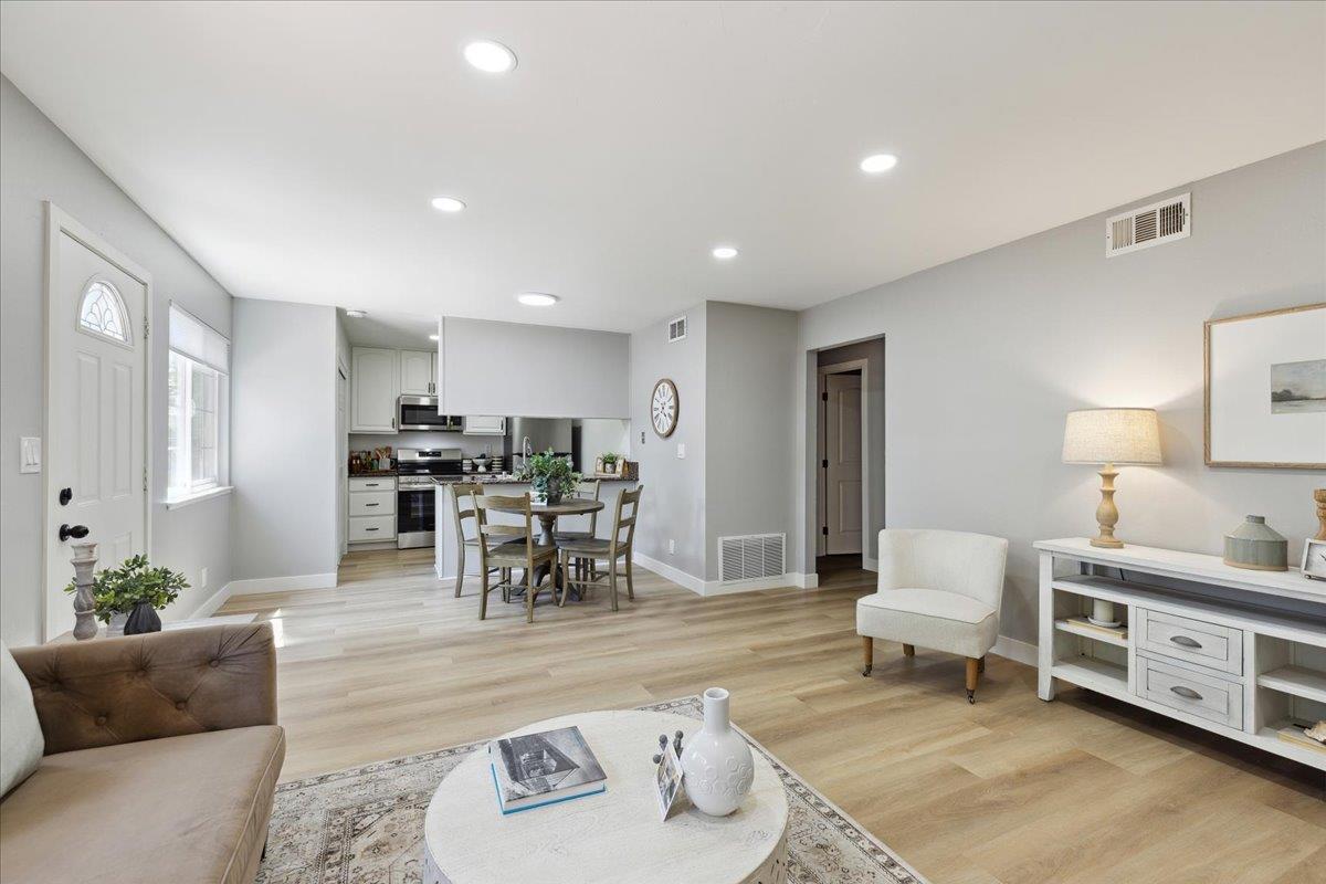 Detail Gallery Image 11 of 20 For 5715 Calmor Ave #1,  San Jose,  CA 95123 - 2 Beds | 1 Baths