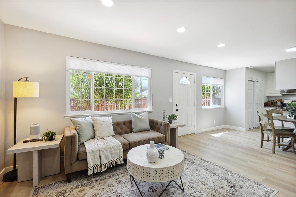 Detail Gallery Image 2 of 20 For 5715 Calmor Ave #1,  San Jose,  CA 95123 - 2 Beds | 1 Baths