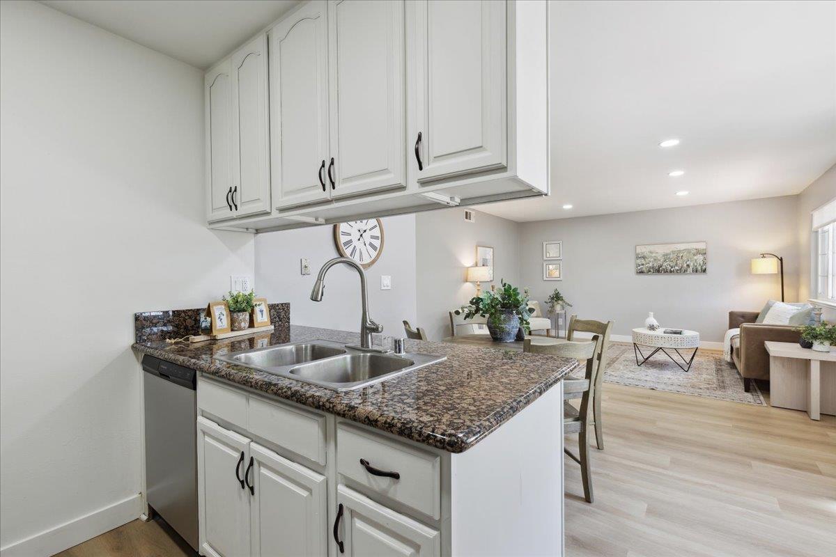 Detail Gallery Image 4 of 20 For 5715 Calmor Ave #1,  San Jose,  CA 95123 - 2 Beds | 1 Baths